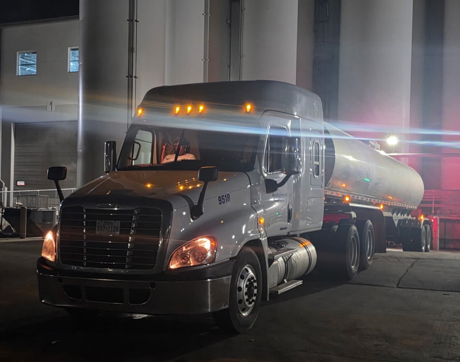 1 South Central Gulf Coast food-grade tanker truck in Houston at night